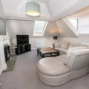  Apartment Sandmartin - Floor 3-bed Sea Views & Parking United Kingdom